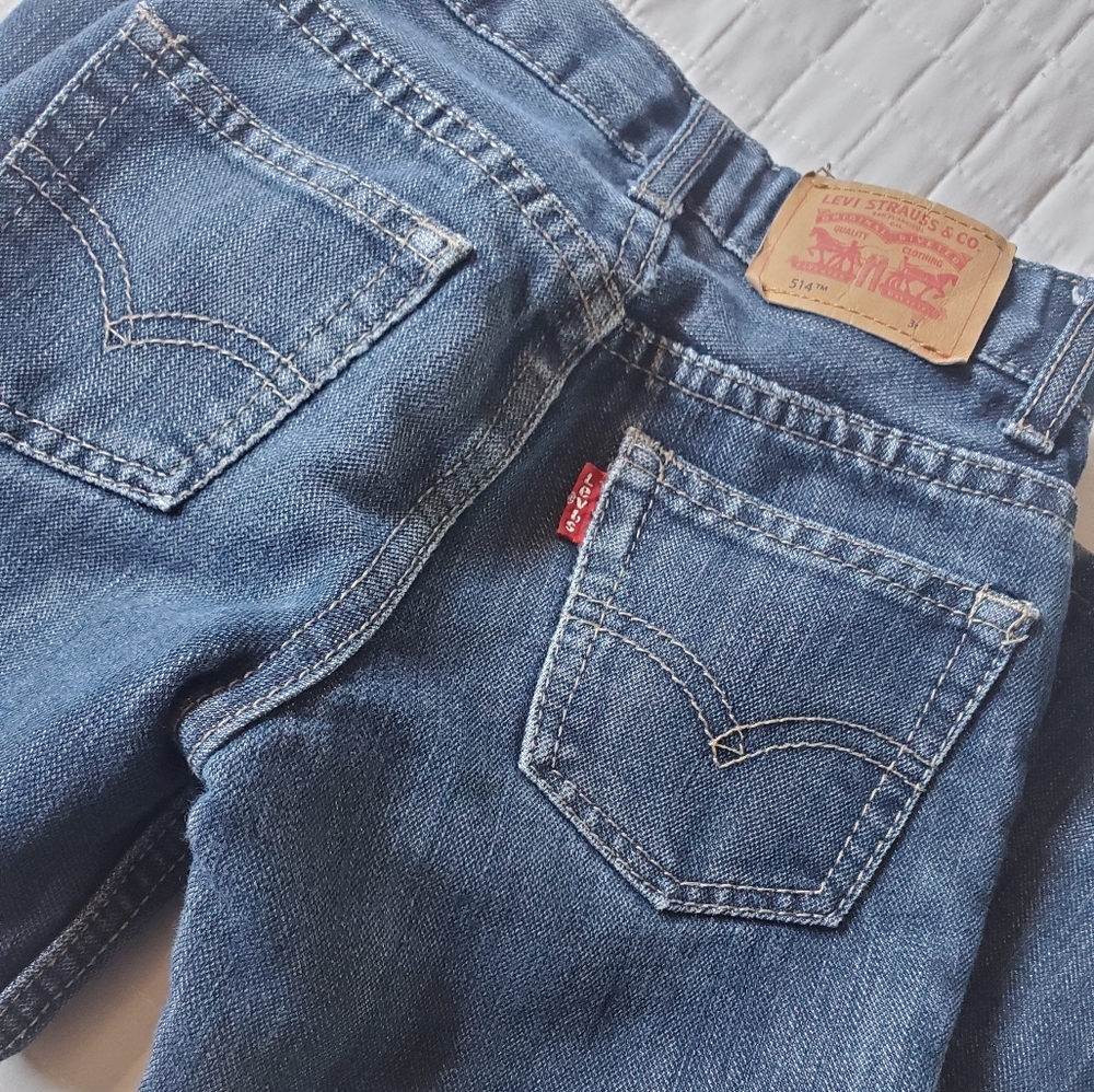 Levi's - Picture 2 of 3